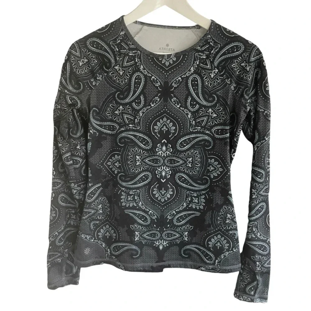 Athleta Sierra Nevada Top Womens Size XS Blue Paisley Long Sleeve Thumbholes Run - Picture 3 of 7